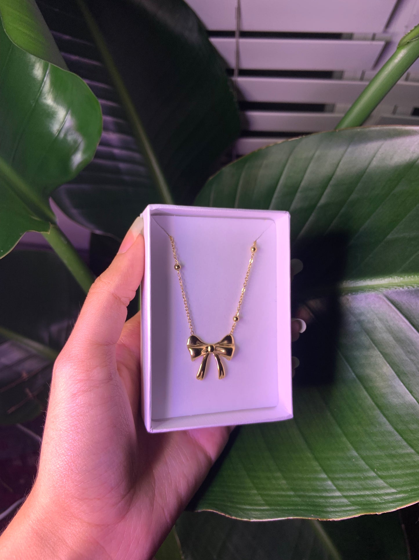 Medium sized gold bow necklace