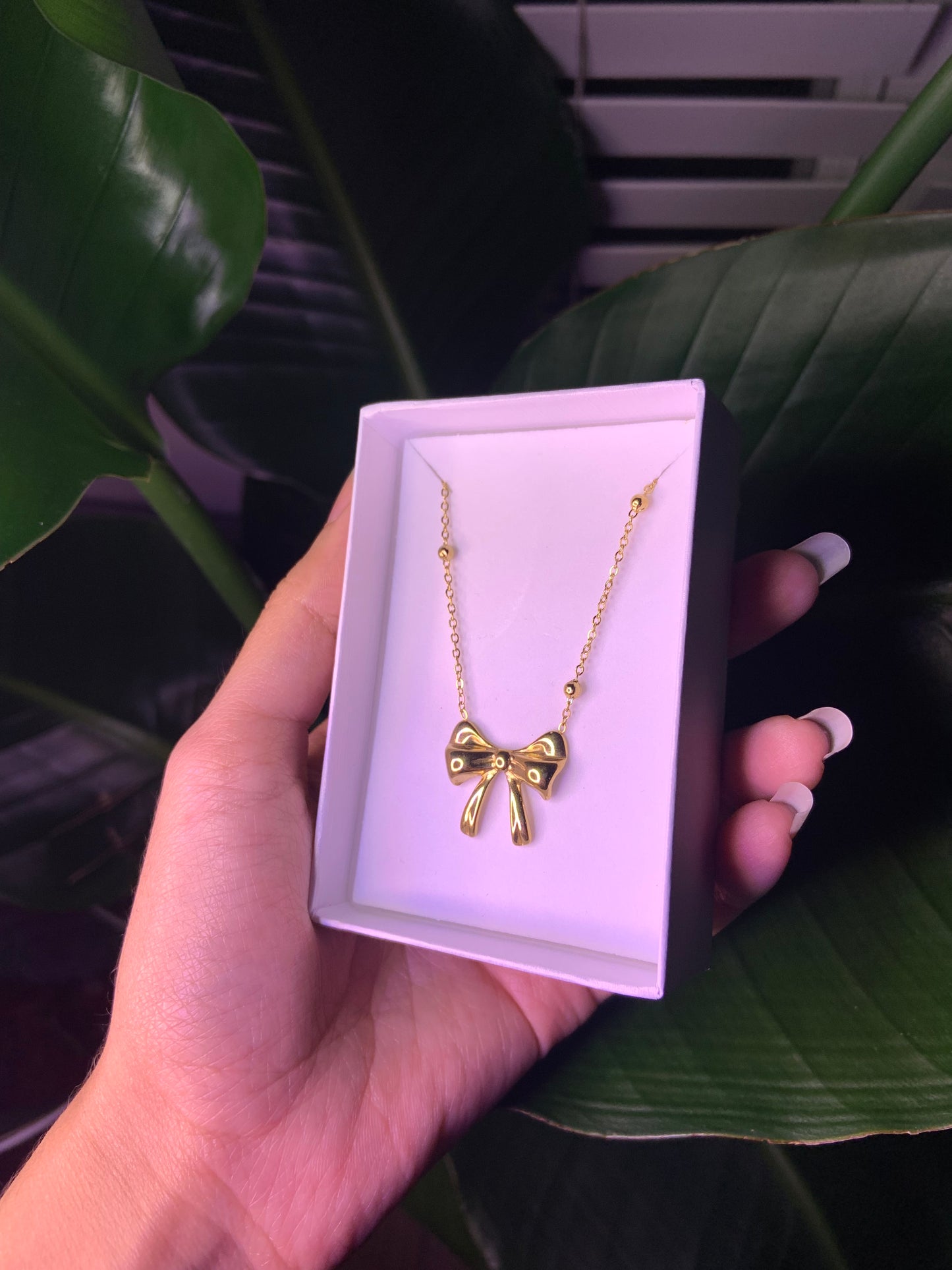 Medium sized gold bow necklace