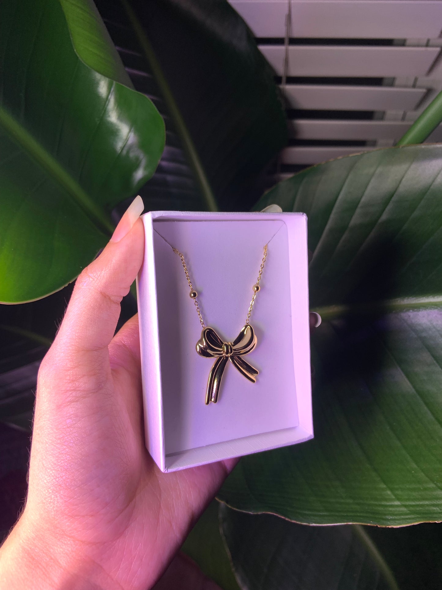 Large gold bow necklace