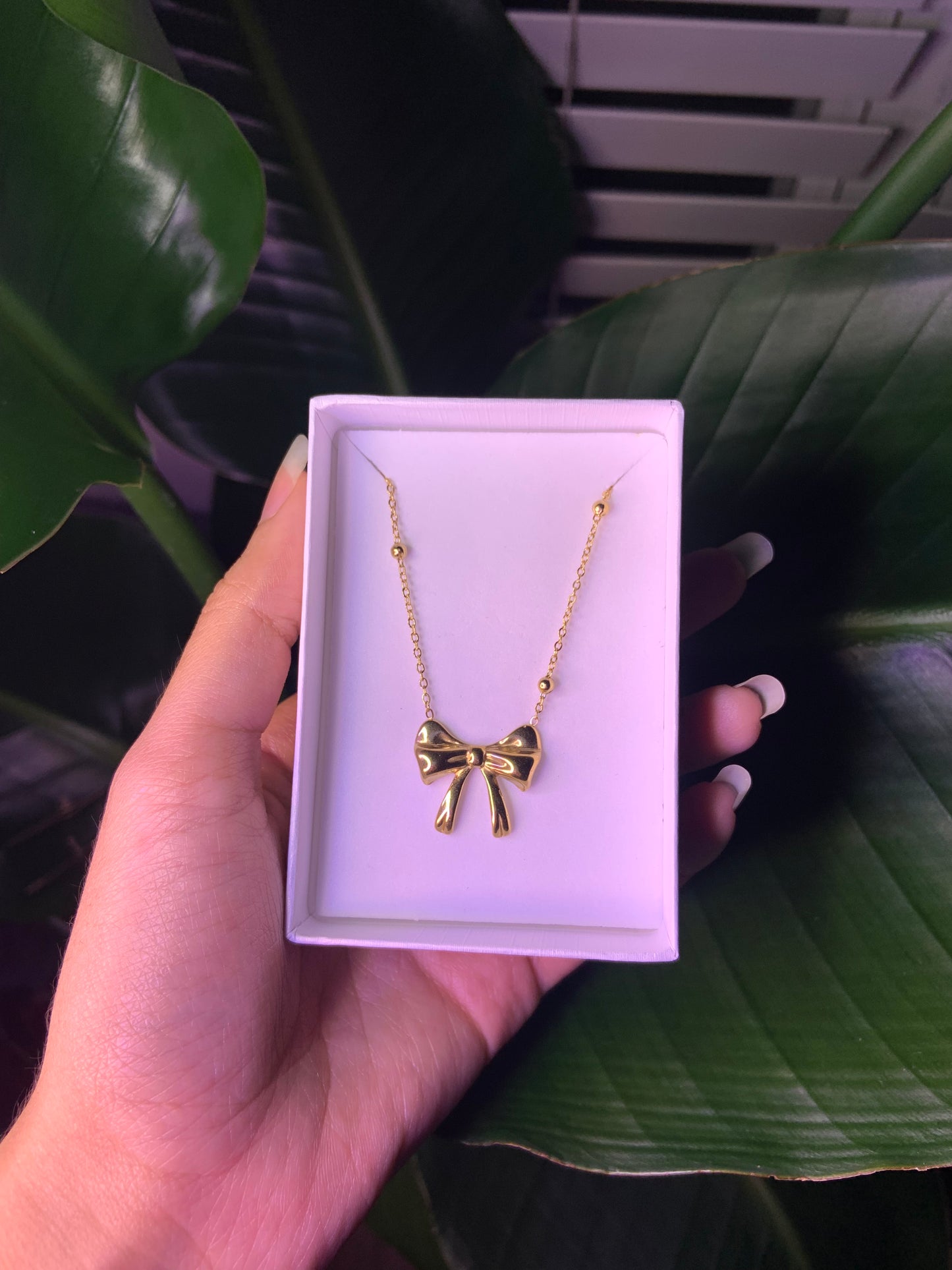 Medium sized gold bow necklace